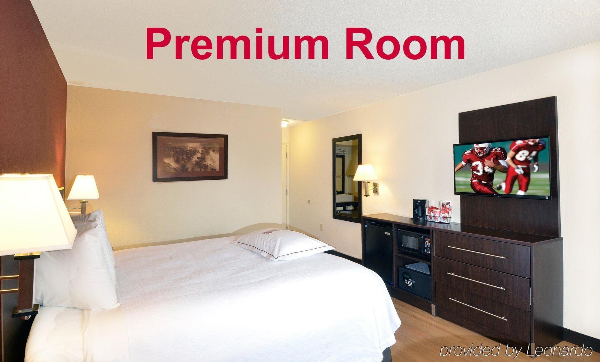 Red Roof Inn Plus + Phoenix West Exteriör bild